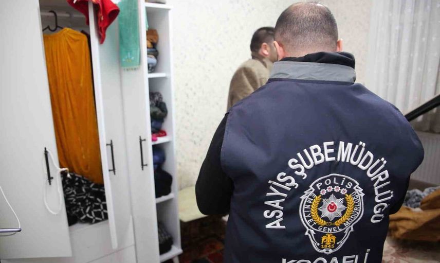 kocaeli'de eş zamanlı uygulamada aranan 54 şüpheli tutuklandı