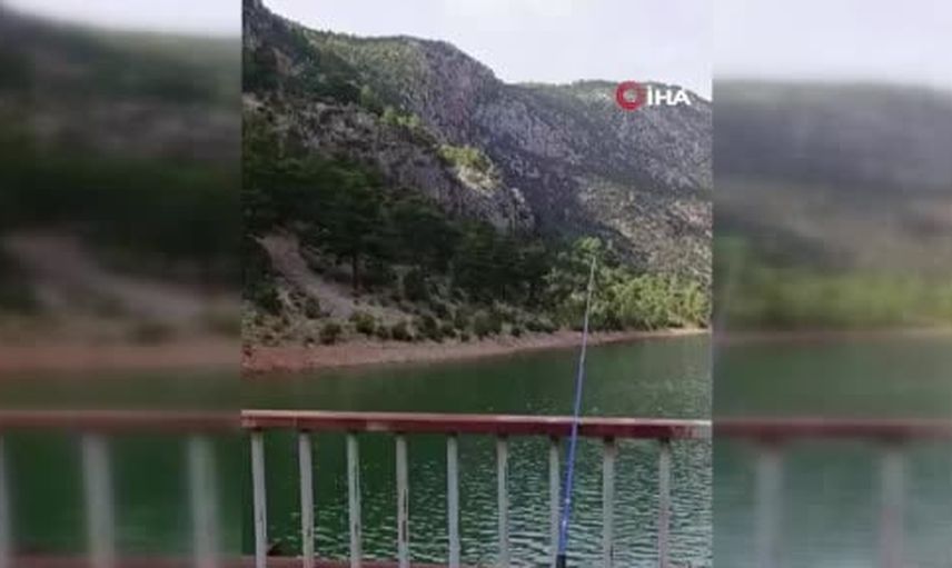 Kozan'da depremle kopan kaya mahallede alarma yol açtı