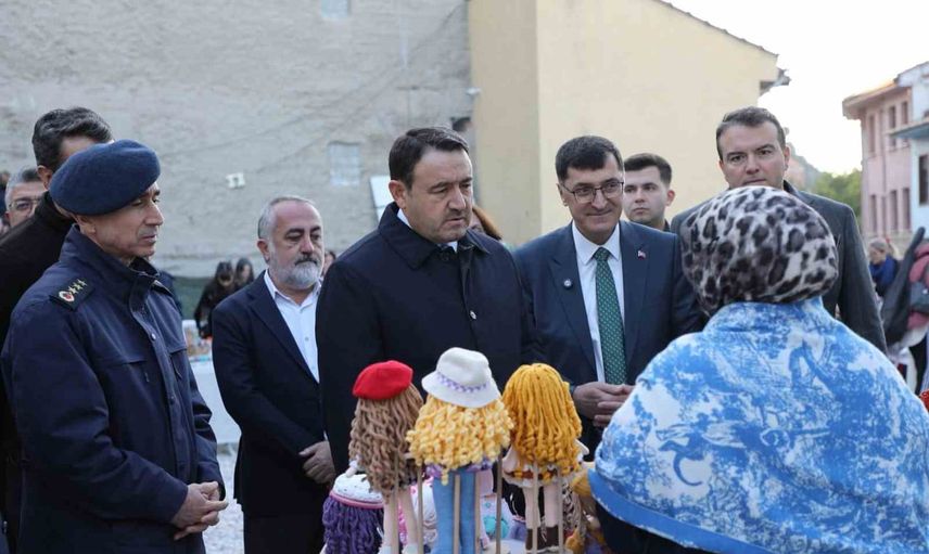 Kütahya'da Rüstem Paşa Sokağı çevresinde sanat sokağı açıldı