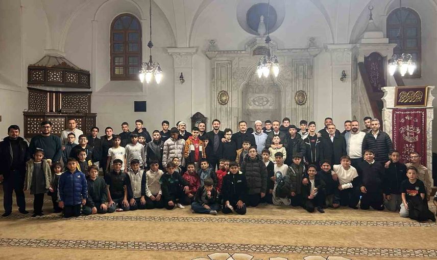 Bolvadin'de cami buluşmaları gençlerde birlik ve değer bilinci pekiştirdi