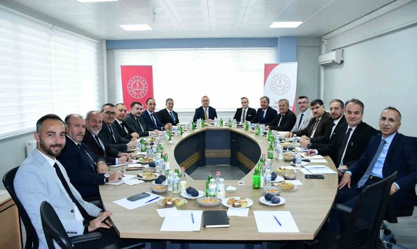 Eğitimde iş birliği için İnönü'de ilçeler bir araya geldi