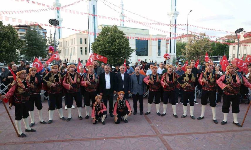 Pursaklar'da 104'üncü yıl coşkusu saray selçuklu meydanı'nda yankılandı