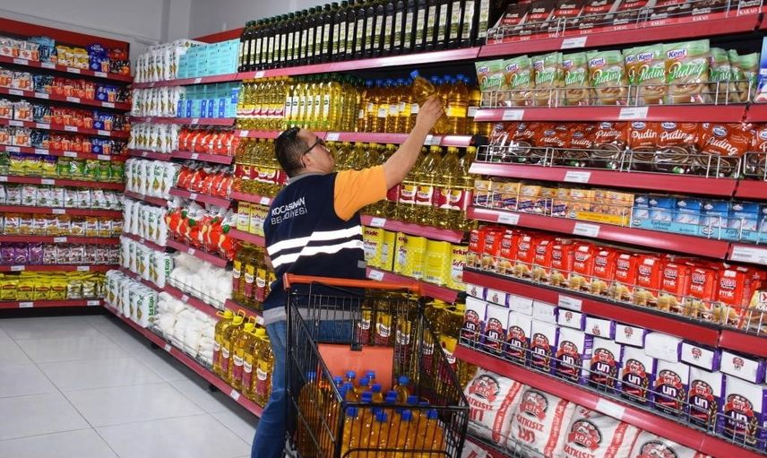 Belediyenin tarlasından sofralara: başkanın ektiği aspir yağı ihtiyaç sahiplerine ücretsiz ulaştırılıyor