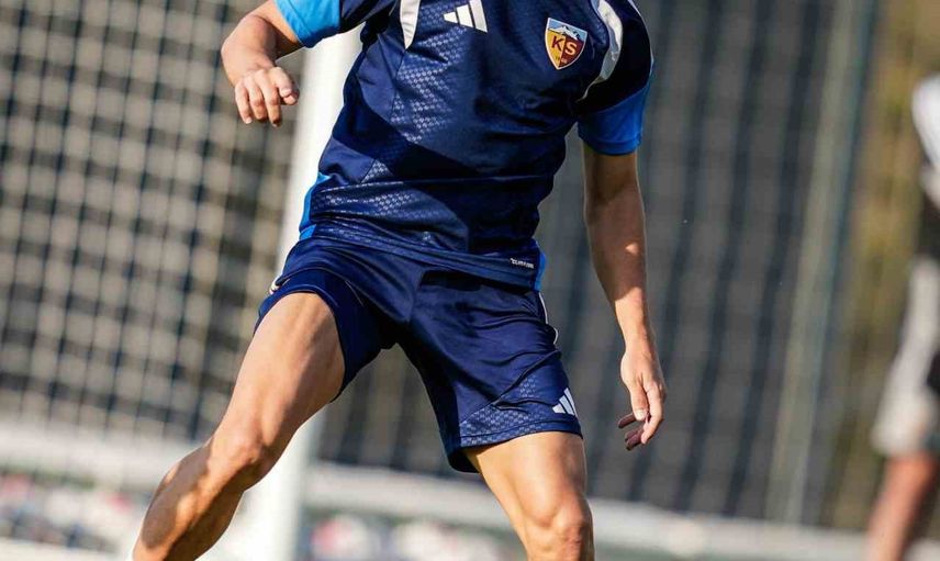 Kayserispor’da toplu ayrılık: 20 futbolcu kadrodan çıktı
