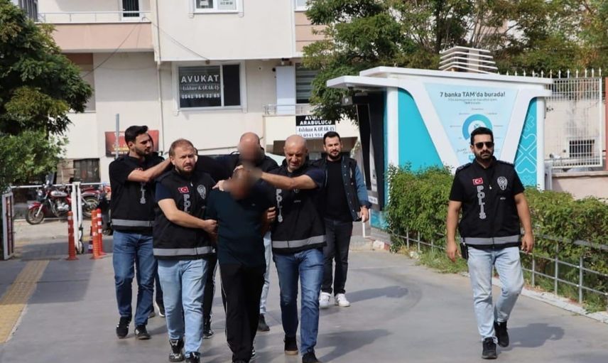 Lüleburgaz'da kovalamaca sonrası poşette binlerce reçeteye tabi hap ve ruhsatsız tabanca bulundu