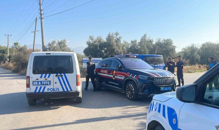 Eski eşini öldürdükten sonra tarla yolunda araçta ölü bulundu