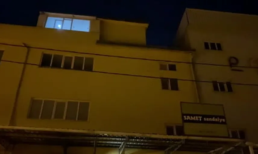 İnegöl'de sandalye imalathanesinde asansör boşluğuna düşen işçi ağır yaralandı