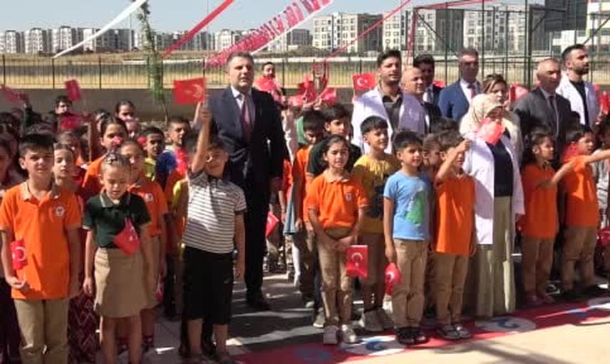 Bağlar'da Topraktaş TOKİ'de ilköğretim haftası kutlaması