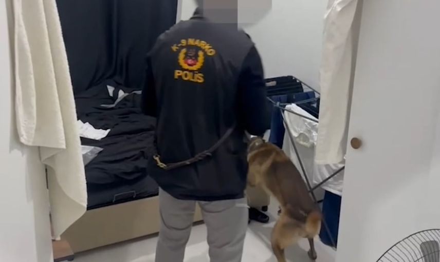 Edirne'de iki adrese yapılan baskında skunk, kokain ve deliller ele geçirildi