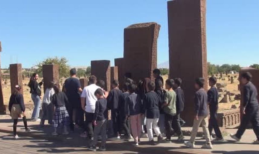 Ahlat'ta öğrencilere sinema tırı ile animasyon günü