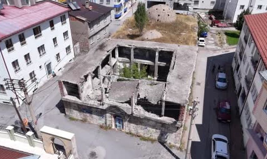 Asırlık Şirin Hamamı turizme kazandırılmayı bekliyor