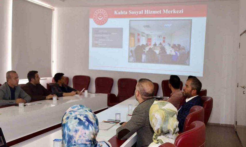 Kahta'da aile merkezli bağımlılık mücadelesi 'En İyi Narkotik Polisi Anne' ile güçlendi