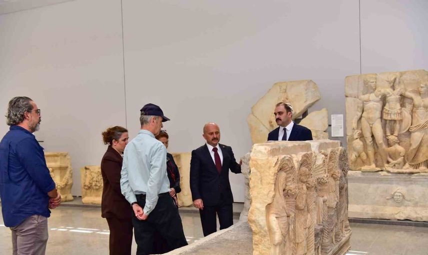 Afrodisias'ta yenilenen Sebasteion salonu ziyaretçilere merhaba dedi