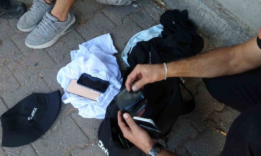 Konyaaltı'nda çantacılık yapan zanlı telefonun konumuyla kısa sürede yakalandı