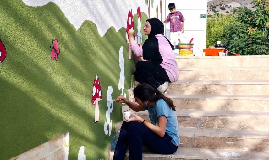 Çemişgezek’te miniklere renkli karşılama: anaokulu gönüllüler tarafından boyandı