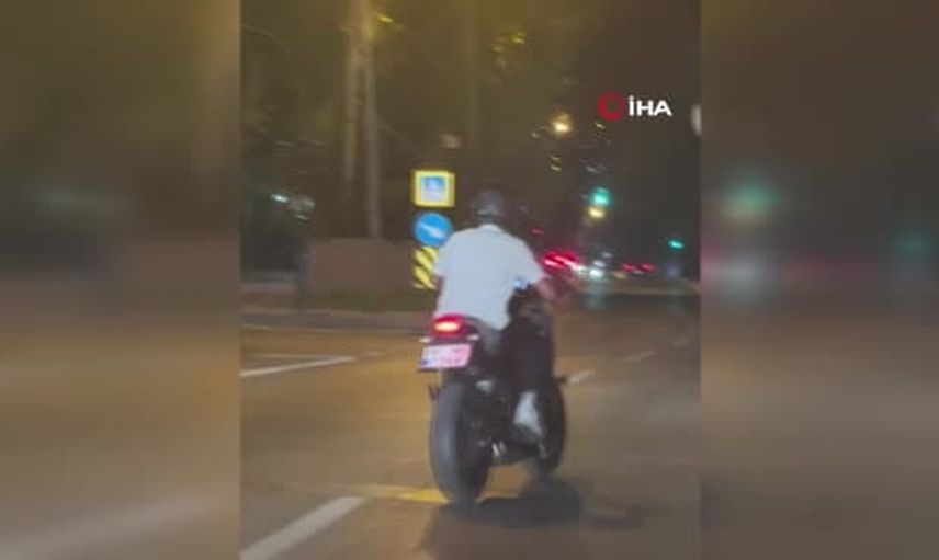 Bursa'da kırmızı ışıkta drift yapan motosiklet sürücüsü kamerada
