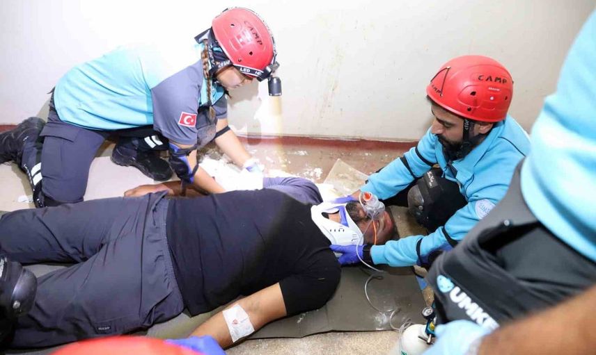 Şanlıurfa'da 6.9 senaryolu UMKE tatbikatı gerçekçiliğiyle dikkat çekti
