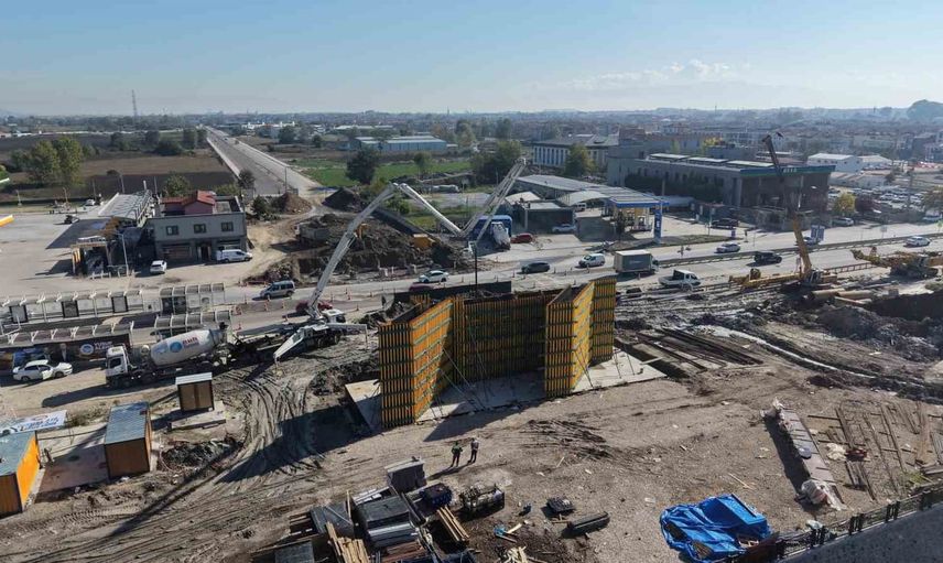 Yenikent hattına alternatif olacak köprüde ilk ayağın betonu döküldü
