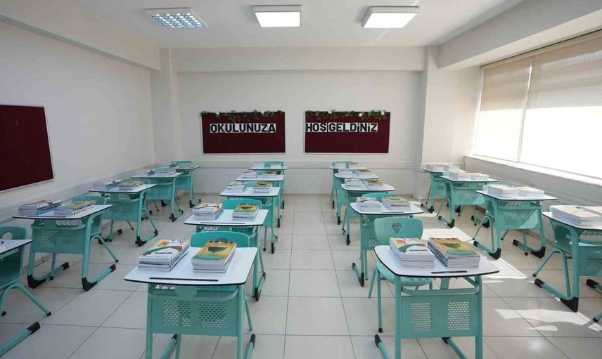 Yeni döneme hazır: okullara 283 milyondan fazla ücretsiz ders kitabı gönderiliyor