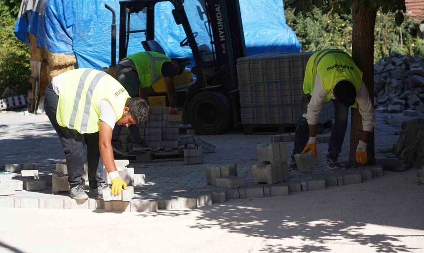 Kayıboyu mahallesi Bilecik'te kilit parke ile yenileniyor