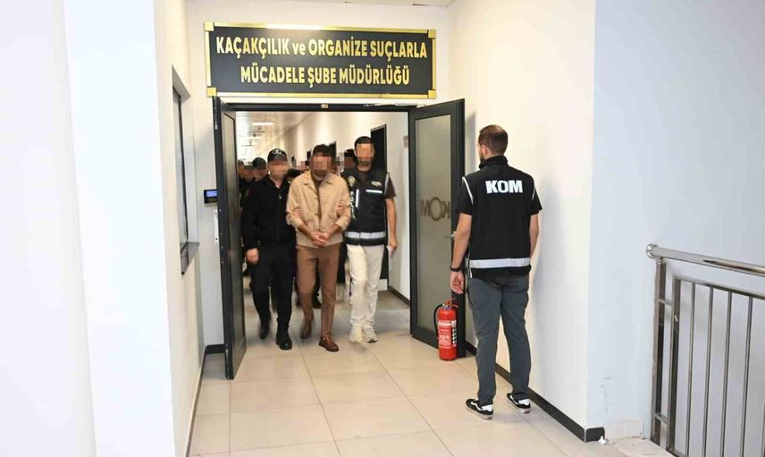 Suç zincirine darbe: 'Sokaklar Güvende' operasyonunda silah, uyuşturucu ve altın ele geçirildi
