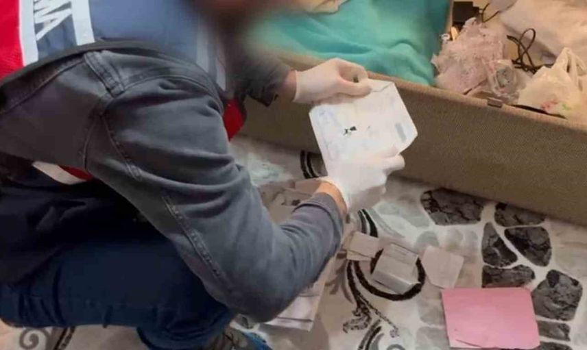 Sakarya'da tefecilik operasyonu: evin her köşesinden senet, çamaşır makinesinden silah çıktı