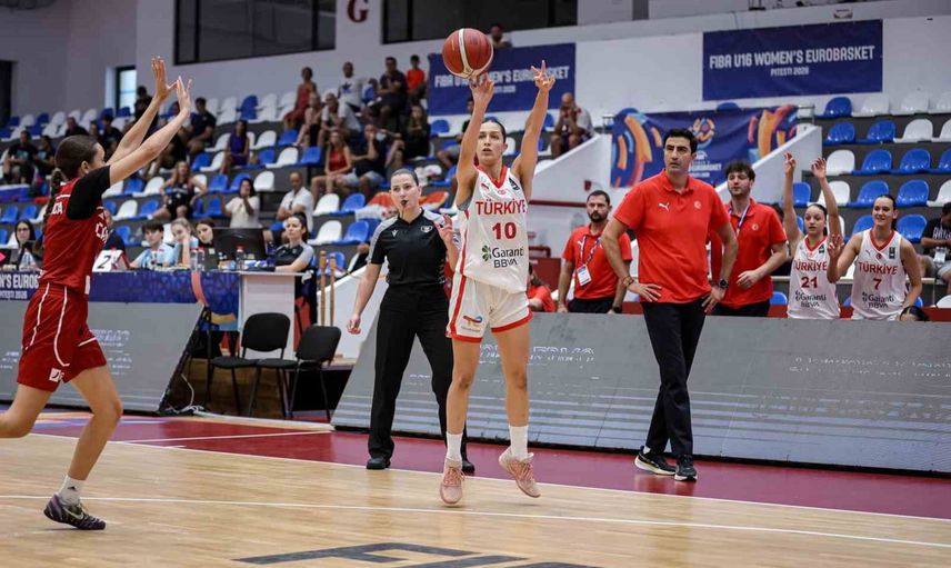 Yıldız kızlar çeyrek final biletini aldı