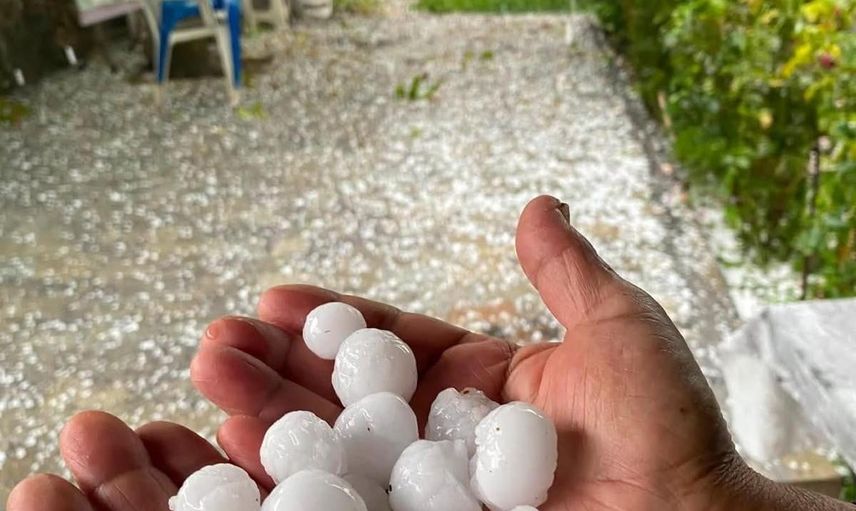 Erdemli yükseklerinde dolu etkili, tarım arazileri zarar gördü