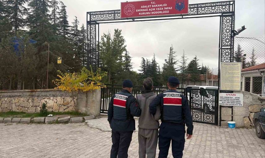 Afyonkarahisar'da jandarma denetimleri: 42 kişi yakalandı, 15'i cezaevine gönderildi