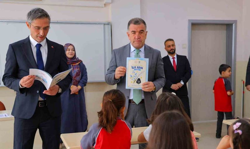 Bayburt'ta minik öğrenciler sınıfla tanıştı