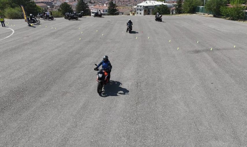 Eskişehir'de ücretsiz ileri sürüş eğitimiyle motosiklet risklerine müdahale ediliyor