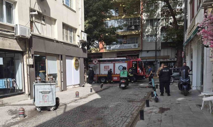 okulun atığı olduğu belirtilen kimyasal tepkimesi konteyneri yangına sürükledi