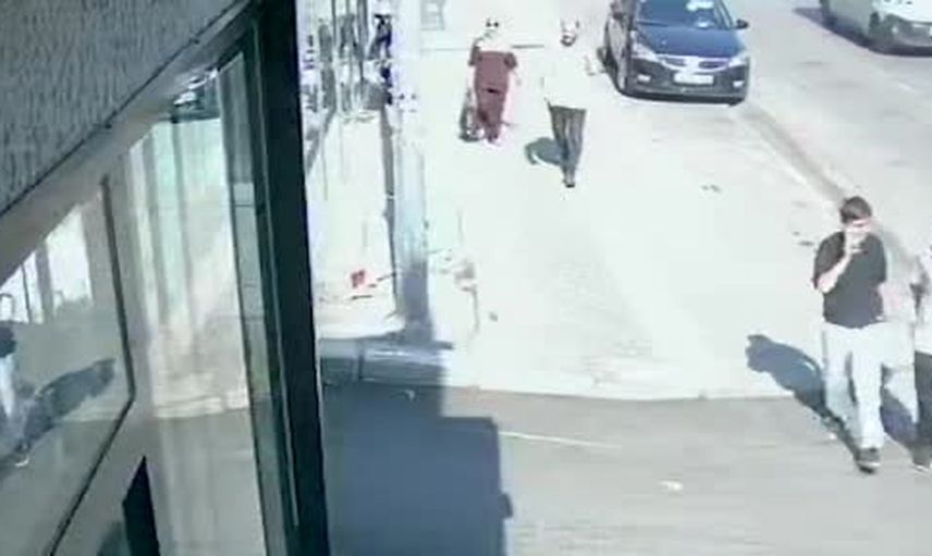 Bursa'da sokak ortasında silah ve sopayla saldırı: eşi gözleri önünde yaralandı