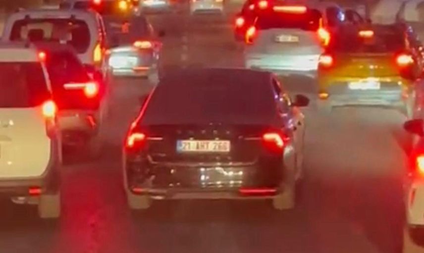 Diyarbakır'da fermuar sistemi itfaiye geçişinde tek sürücünün engeliyle aksadı