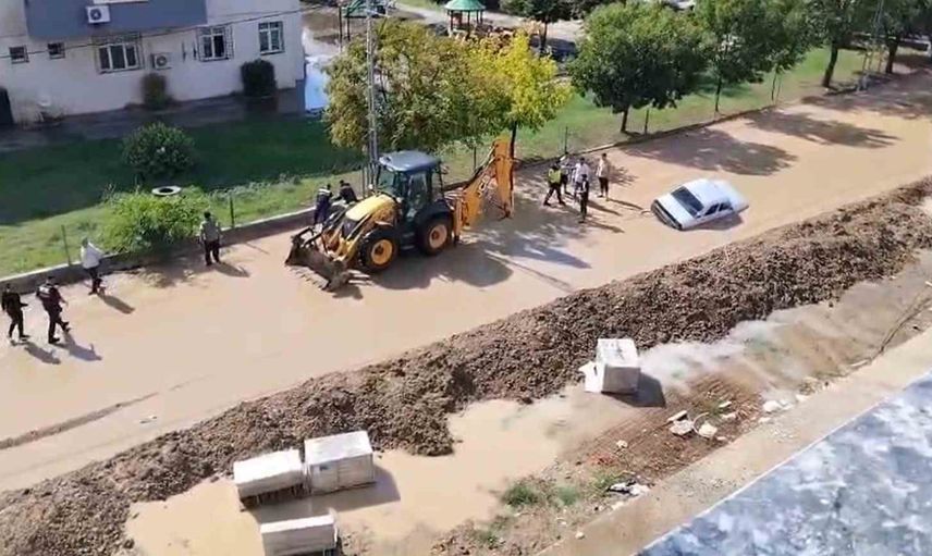 Kısa süreli sağanak Adana'da yaşamı sekteye uğrattı