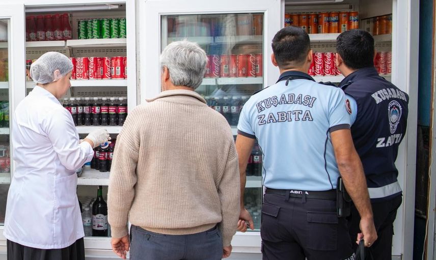 Kuşadası’nda restoranlarda gıda güvenliği ve ruhsat denetimleri artırıldı