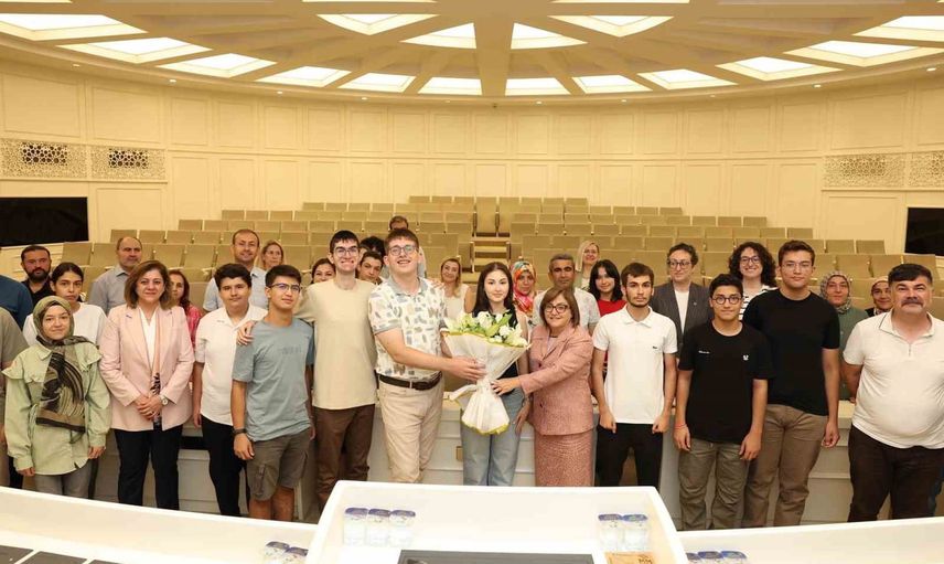 Şahin'le Bosna'da köprü kuran gençlerin başarı yolculuğu