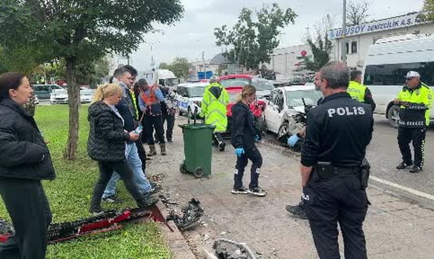 Samsun'da fuar caddesi'nde kafa kafaya çarpışma: bir sürücü ağır yaralandı