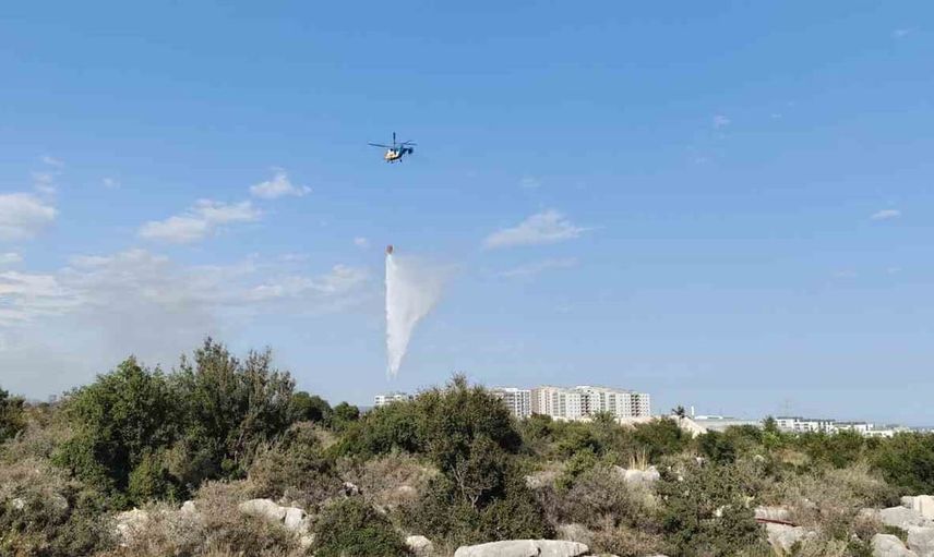 Silifke'de makilik yangını helikopter destekli müdahaleyle kısa sürede kontrol altına alındı