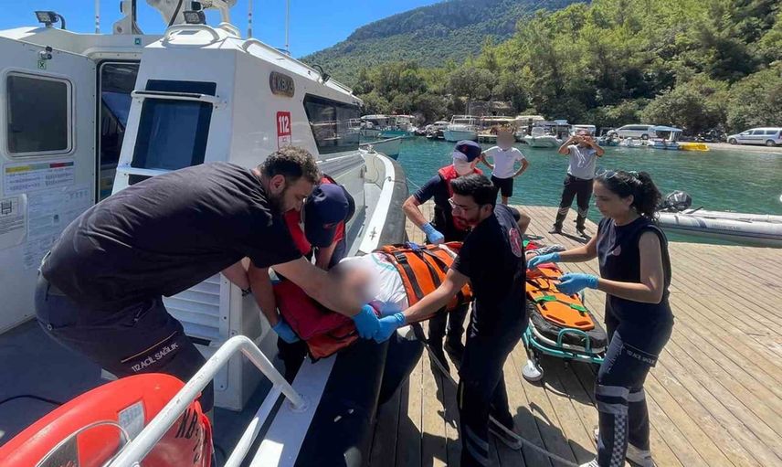Fethiye açıklarında yaralanan yolcu Sahil Güvenlik tarafından kıyıda teslim edildi