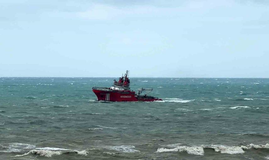Karadeniz kıyısında BANDA tankeri karaya oturdu, kurtarma ekipleri bölgede inceleme yapıyor