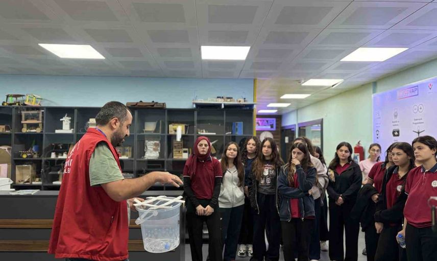 Liseli gençler Aydın Gençlik Merkezi'ni keşfetti: eğitim ve oyun bir arada