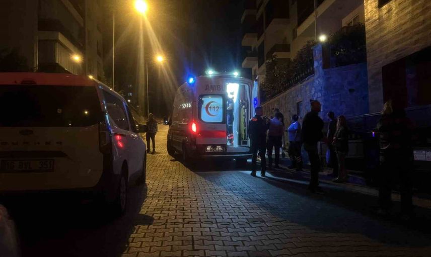 güvenlik devriyesindeyken kaçarken çukura düşen görevli başından yaralandı