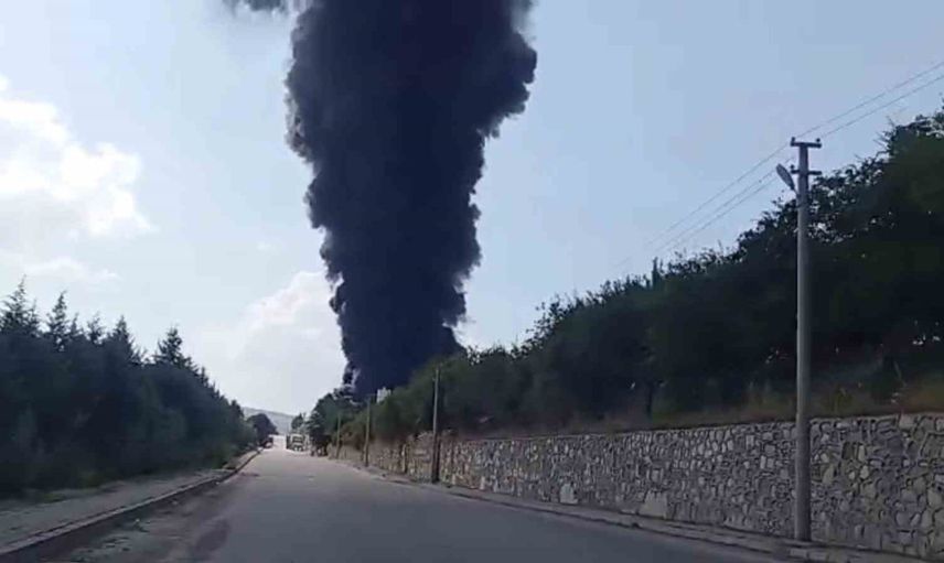 Elazığ organize sanayi bölgesinde duman yükseldi, ekiplerin müdahalesi devam ediyor