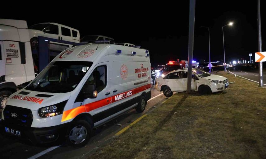 Tilkiden kaçma manevrası kontrolü bozdu, zincirleme kaza: 1 yaralı