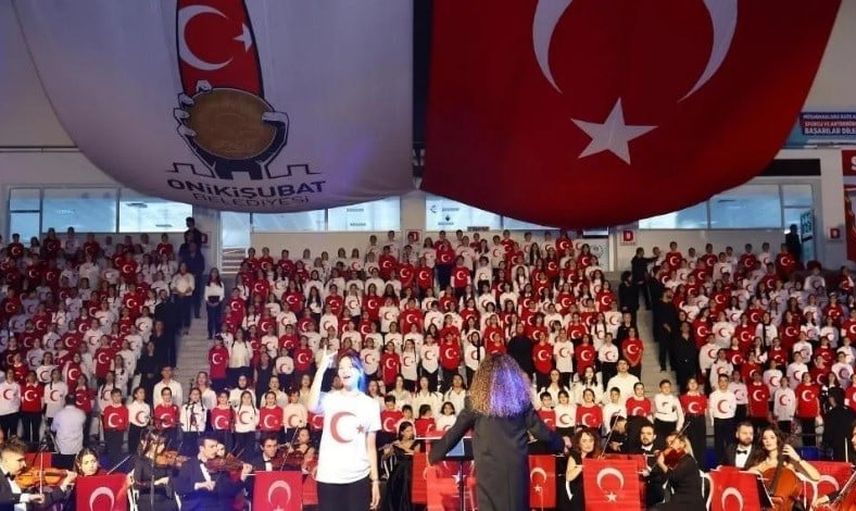 Onikişubat'ta bin 300 öğrenci cumhuriyet için tek ses olacak