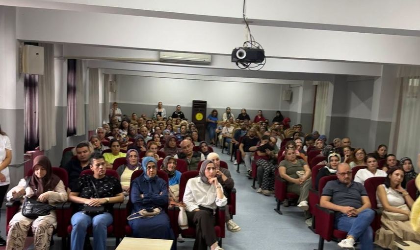 Velilere okul ve medya dengesi öğretildi: Adana'da aile eğitimi