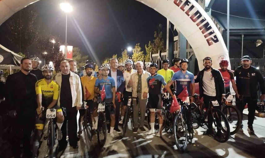 Ümraniye'de ilk gece Kriterum bisiklet yarışı düzenlendi