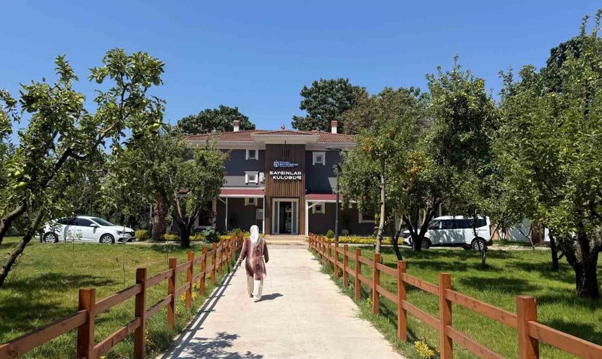 Gölcük'te Saygınlar Kulübü 30 yıllık ayrılığı dostluğa dönüştürdü