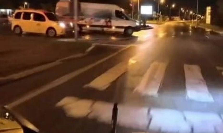 Kavşakta ihmale dair görüntüler: motosiklet kask kamerası kazayı kaydetti